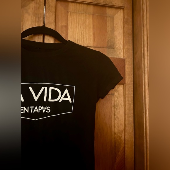Women’s La Group La Vida en Tapas Approx Sz S White & Black Graphic T-Shirt - Picture 4 of 10